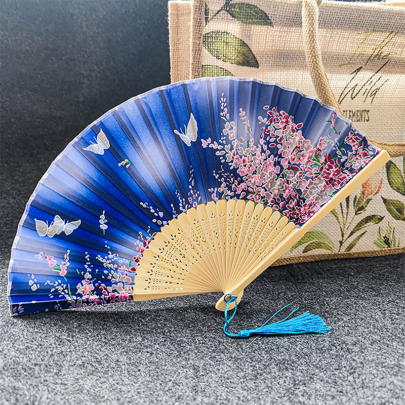 Vintage Style Silk Folding Fan - Art Craft And Cloth recension och pris