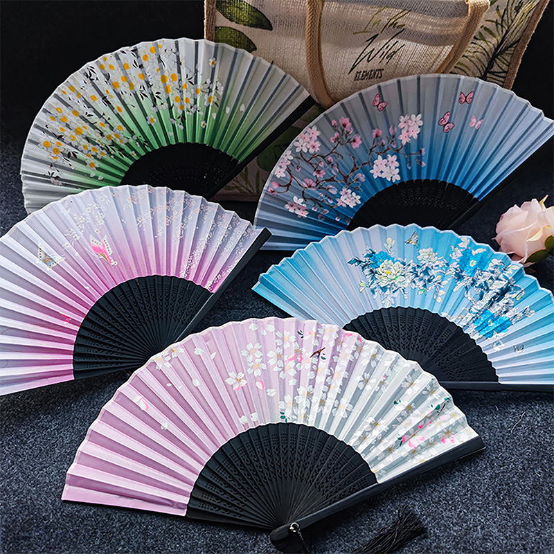 Vintage Style Silk Folding Fan - Art Craft And Cloth recension och pris